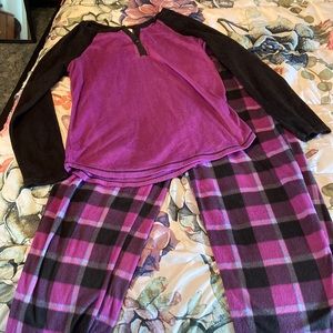 Soft fuzzy fleece pajama set!